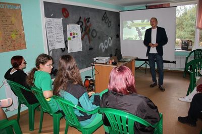 Эксперт по нетворкингу Алексей Бабушкин провел тренинг по общению для старшеклассников